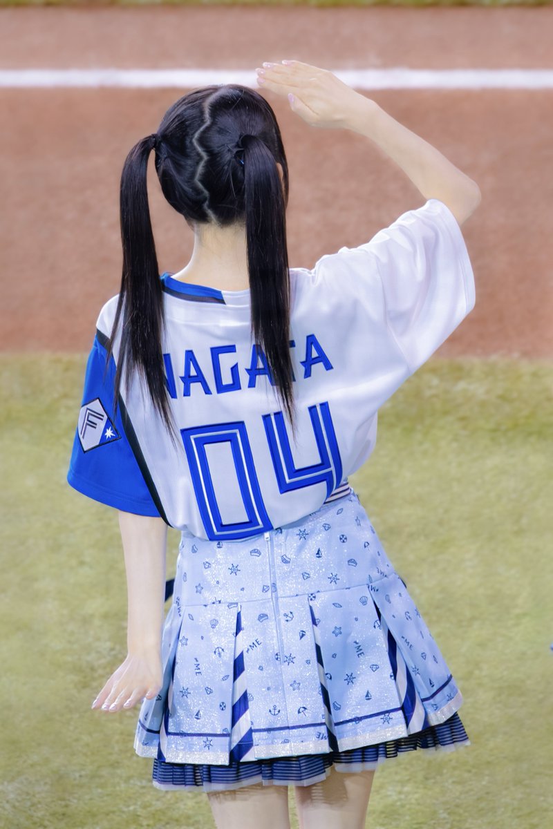 SODA_5L's tweet photo. 遠く見渡す姿可愛い〜
後ろ姿も愛おしい〜
って見てたら、左手…!!!!🤦🏻(ｺﾚﾊｼﾞｹﾝﾃﾞｽ!ｶﾜｲｽｷﾞﾙ
(@nagata_shiori_ )

2026.08.30 ≠ME
北海道日本ハムファイターズ-千葉ロッテマリーンズ
@ エスコンフィールド

#永田詩央里 #ノイミー #ノイミー_カメコ https://t.co/JXllZQluhv