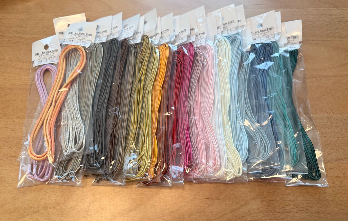 35FullFleur8_26's tweet photo. 頼んでいたソウタシエコードが届きました✨
どんなデザインにしよう😊楽しみ〜💕

#ハンドメイド
#ソウタシエ https://t.co/nfdD248OxJ
