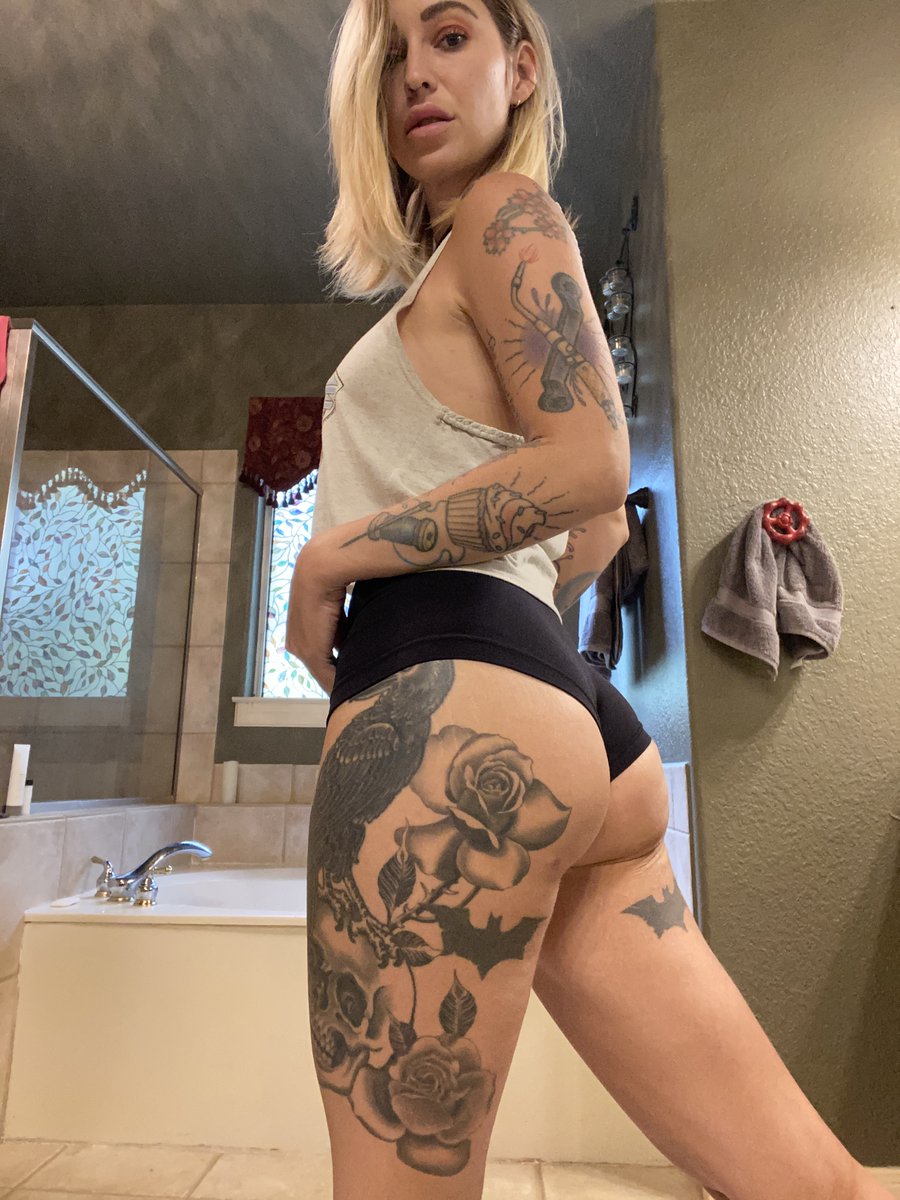 KleioV_'s tweet photo. @MiaMalkova 🤫 What I‘m wearing tonight… https://t.co/lkw1n5s6qh