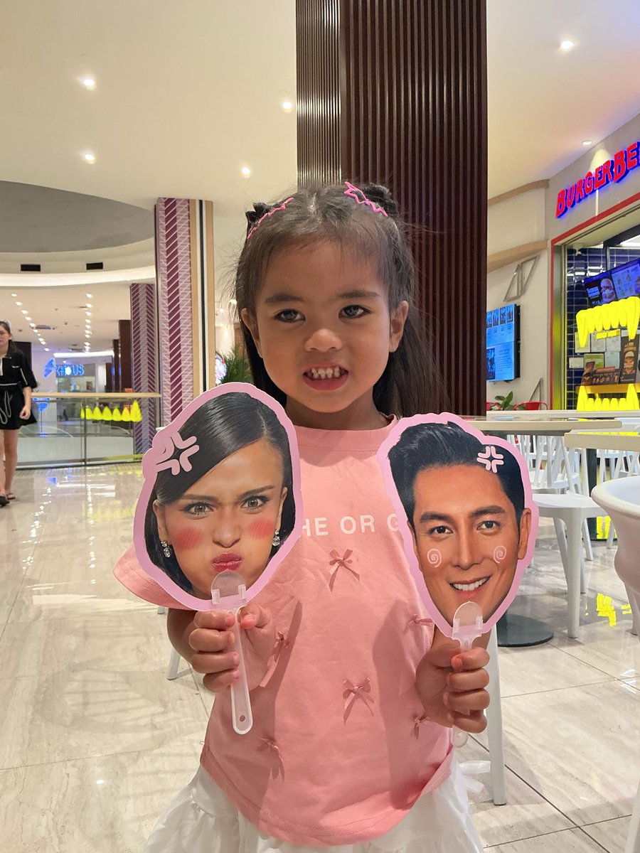 prettytraceyyy's tweet photo. Ang Get Me @realrhen at Jopet @josephcmarco ng buhay ni Mona.
Byahe yan siya mula Pampanga para makita ang Rhenseph.
And if ever makita niyo siya sa mga future mall shows and events ng Rhenseph, say Hi with a smile to her🥹❤️ https://t.co/FhYlwdOK1B