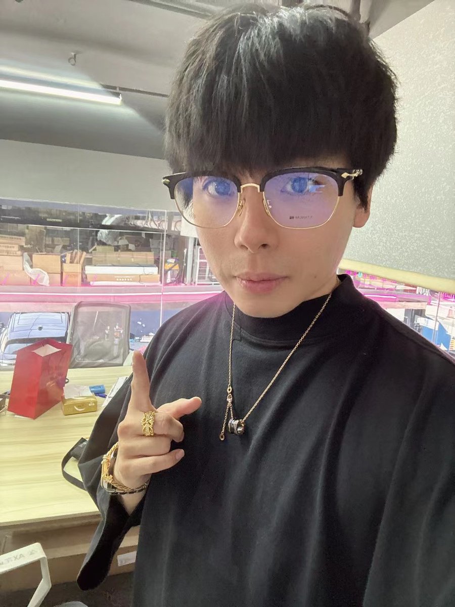 king8935507's tweet photo. 宁波单身，目前30岁，176，128，目前是有一家小公司，一样能和大家多交流 https://t.co/OwF7NWHCKP