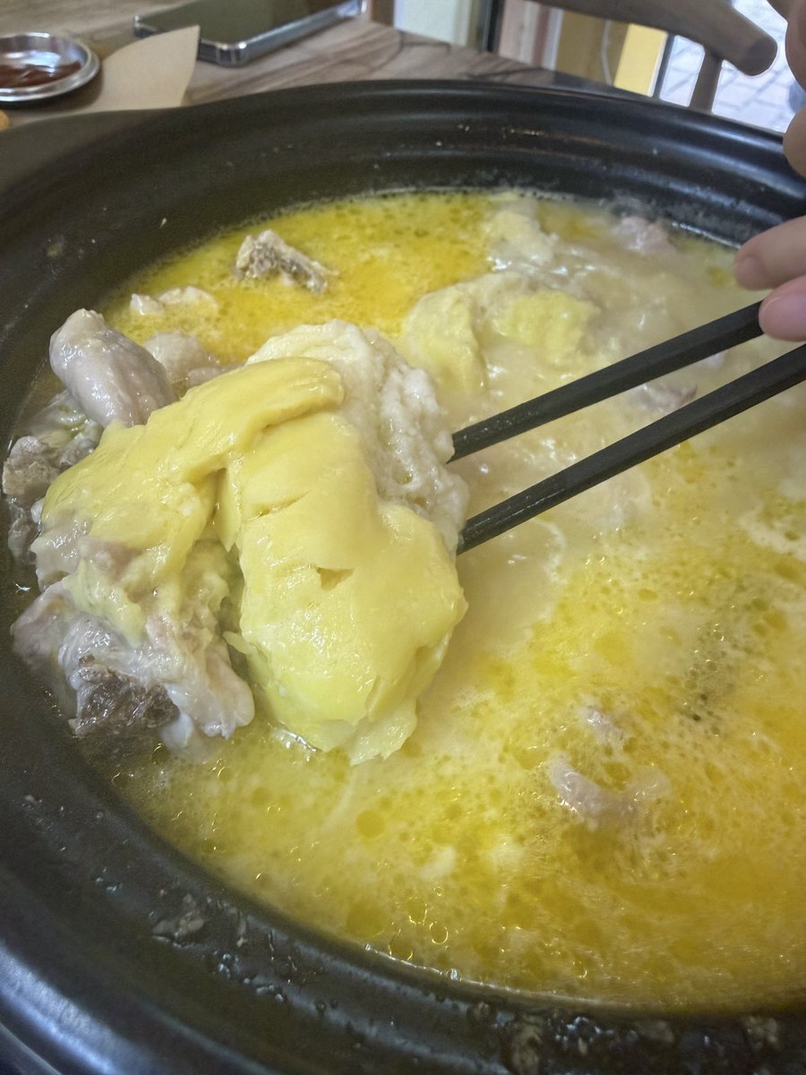 anndylian's tweet photo. Guess what am I eating ?

猜猜看我在吃什么？ https://t.co/TEYeQsjZ7A