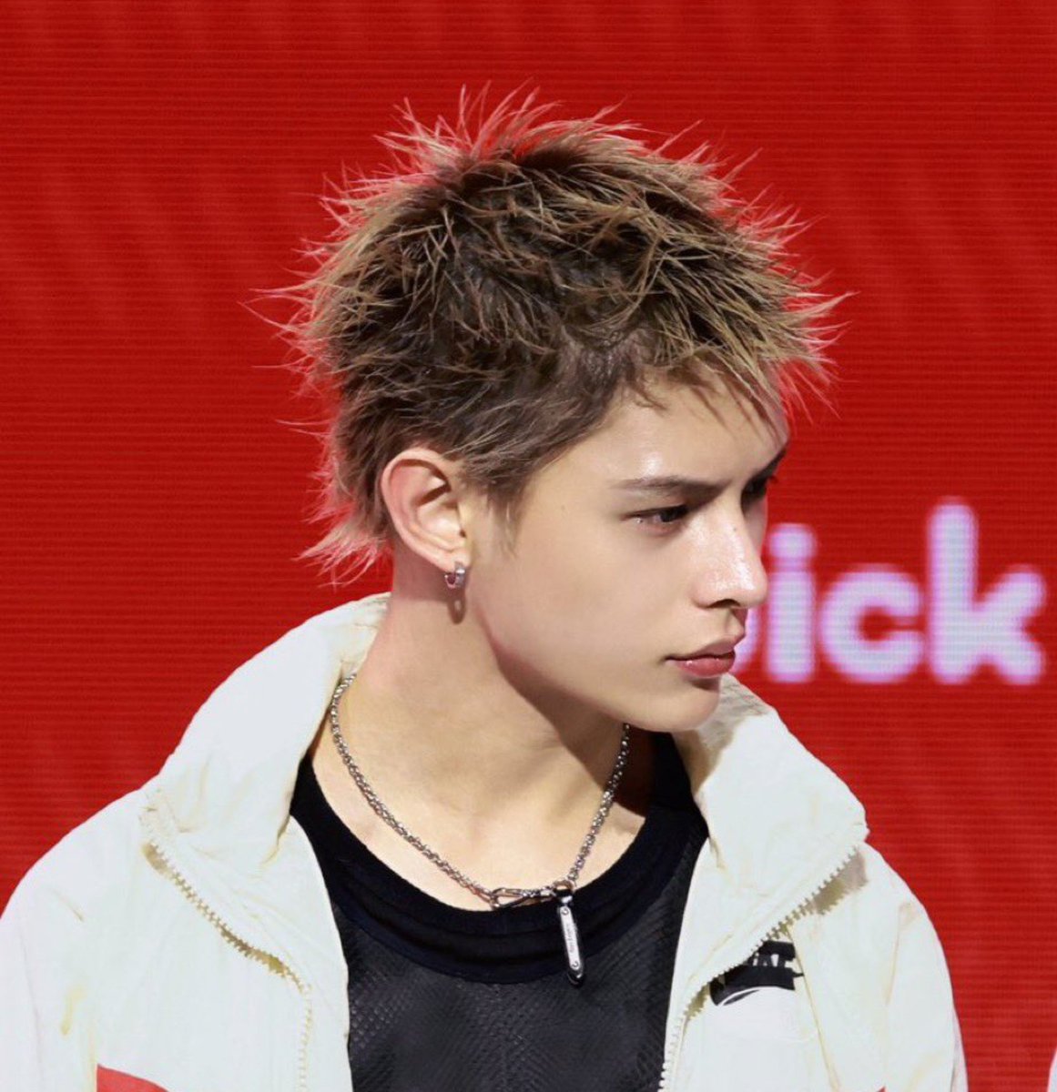 withcortis4life's tweet photo. the prettiest spiky haired boy https://t.co/kCJ1QhIvLJ