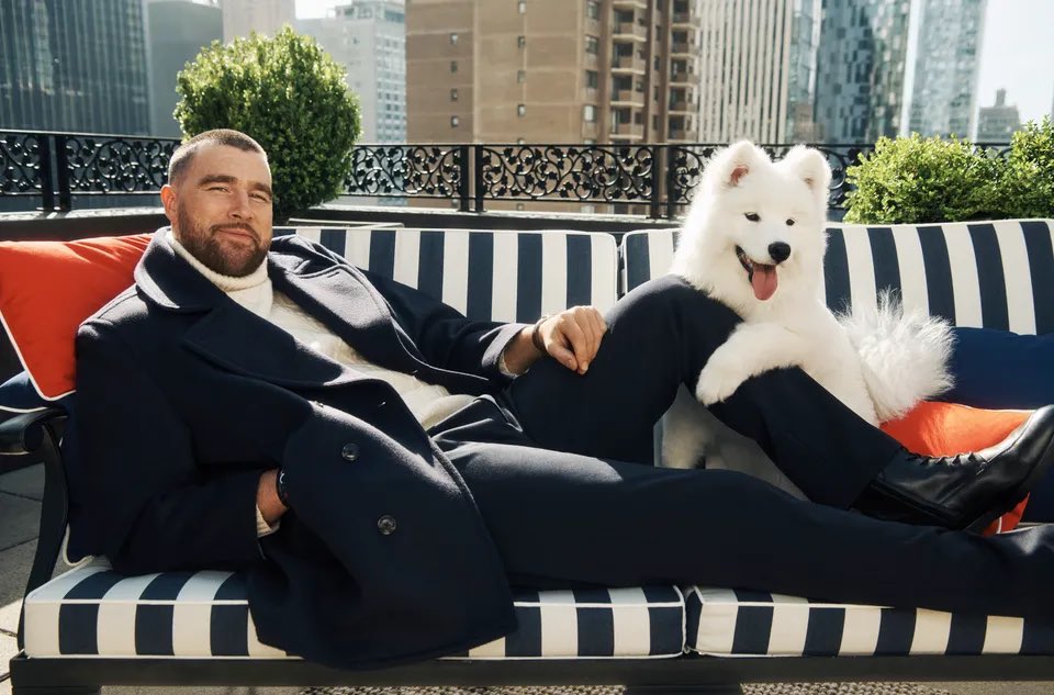 LaPuercaylor's tweet photo. Travis confirma los rumores de que Taylor y él adoptaron a un perrito. La perrita hizo su debut en una campaña para Tommy Hilfiger y Travis dice que le alegra mucho sus días https://t.co/oqVLzhIgaj