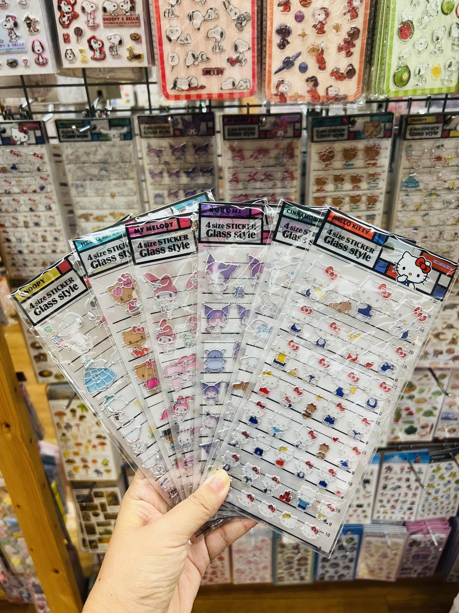 Hi_NOTE_isesaki's tweet photo. ＼新柄入荷／

気づいたら9月に突入！
さっそく新柄のシールがたくさん入荷しましたー！
久しぶりの登校に疲れたら、
シール見て癒されに来てくださいね🎵
#サンリオ 
#ウォーターシール 
#スヌーピー 
#ごほうびシール
#4サイズステッカー
#ハイノート伊勢崎店 https://t.co/ANnsdWhefO