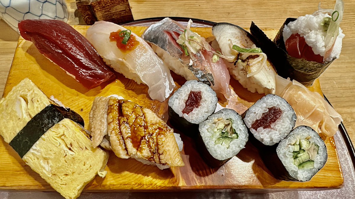 S4649sho's tweet photo. 恒例の寿司ランチ笑
10数年ぶりに訪問のお店！
お昼は初めてでした！
やはりここは美味しいですね！
地元に根付いた人気店だけあります！
帰ろうと思ってお会計頼んだタイミングでデザートのアイスが笑
急いで食べました🤣 https://t.co/lMVJJEDPIv