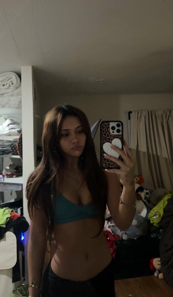 x3ufj's tweet photo. Risk my older sister please don’t repost her https://t.co/PWUHxTBm3y