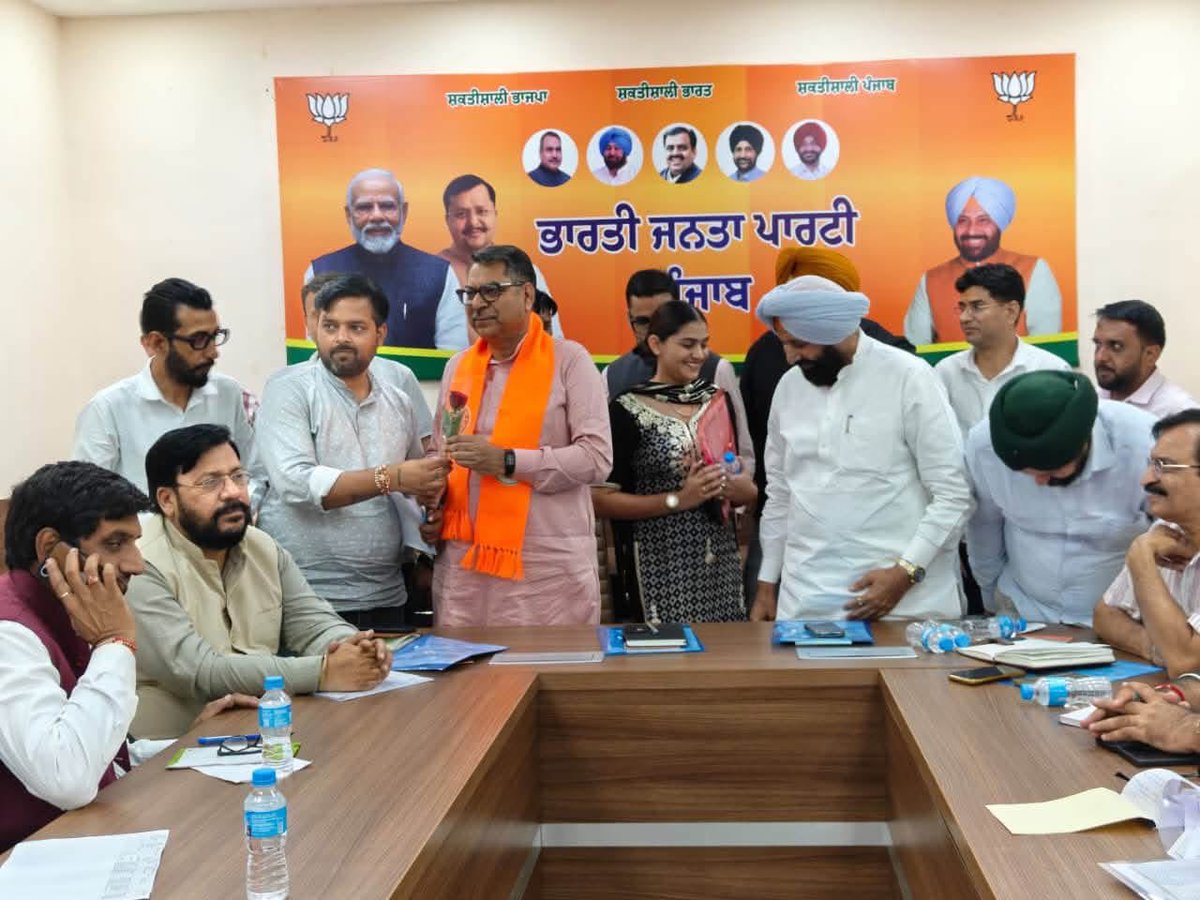 SandeepJangidd's tweet photo. Meeting social media team in punjab https://t.co/RIn9NwQMqW