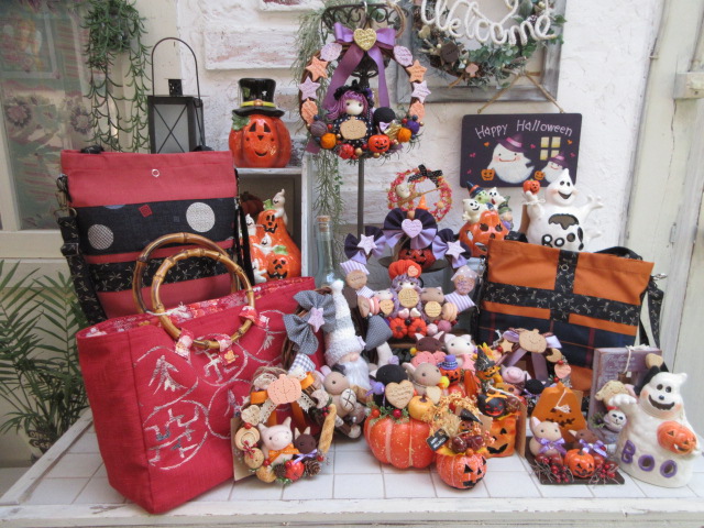 art_yume's tweet photo. 9/27（日）に和気まち手芸店主催のハンドメイドマルシェに出店します。季節雑貨（ハロウィンやクリスマス）を中心に布小物やマスコット、アクセサリー、ベレー帽などを搬入予定です。福袋も少し持って行こうかな。 https://t.co/mrPZ098yXT
