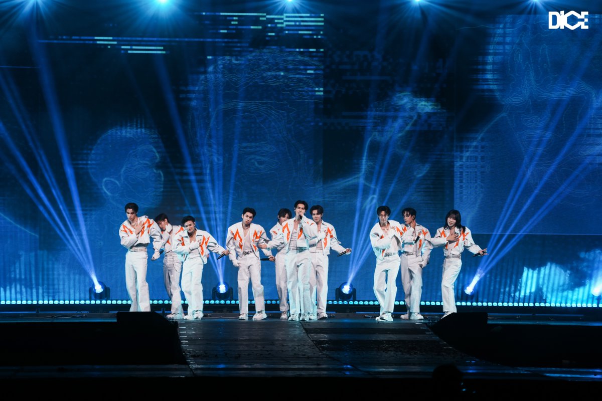 DICE_SONRAY's tweet photo. ดีใจที่ได้ร่วมสร้างความทรงจำดี ๆ ไปกับทุกคนใน DICE THE ENTERTAINER : THE 1st THAILAND FANCON TOUR หาดใหญ่ นะครับ 🤍 (1/5)

#DICETheEntertainer_หาดใหญ่ 
#DICE_SONRAY
#SONRAYMUSIC https://t.co/ChT4bIBpGC