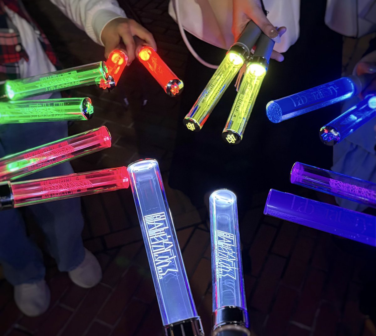 ma_gnjb's tweet photo. げんじぶFCライブ福岡公演2部終演後に、各1で集まってペンラ(ぬい)サークル撮りたいです🪄🤍

現在、光咲推し（私）・凌大くん推しの2人がいるので、それ以外のメンバー推しの方探してます✨

せっかくなら7人揃えて撮りたいので、参加してくださる方いたらリプ or DMお願いします😭✨ https://t.co/mPmuKLFyIr