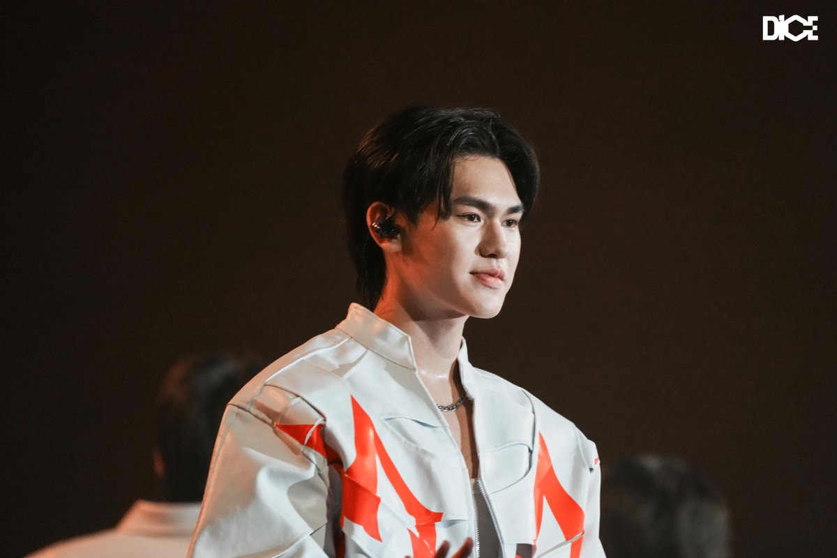 DICE_SONRAY's tweet photo. ดีใจที่ได้ร่วมสร้างความทรงจำดี ๆ ไปกับทุกคนใน DICE THE ENTERTAINER : THE 1st THAILAND FANCON TOUR หาดใหญ่ นะครับ 🤍 (2/5)

#DICETheEntertainer_หาดใหญ่ 
#DICE_SONRAY
#SONRAYMUSIC https://t.co/4SUUGnJ4y8