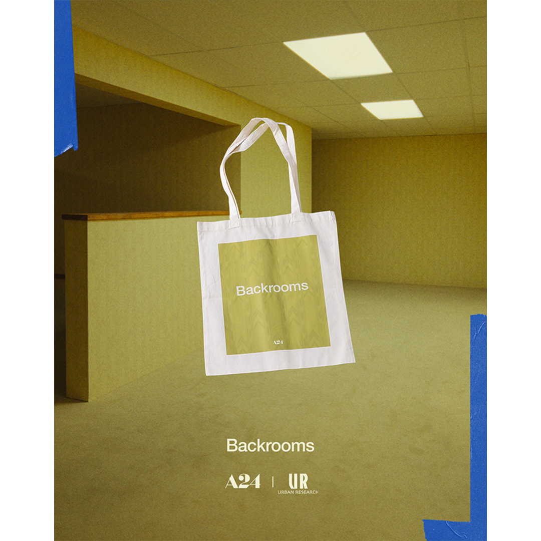 UR_ONLINE_STORE's tweet photo. 「ある日突然 “現実世界の裏側”へ墜ちてしまったら…？」

A24製作の最新映画『バックルームズ』の日本公開を記念したスペシャルコラボレーションアイテムが2026年9月4日(金)より発売。

詳しくはリンクをクリックしてご覧ください…