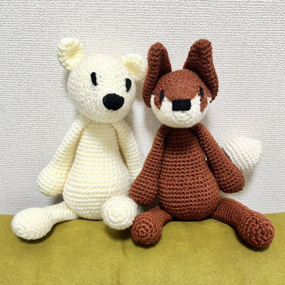 5hkaku's tweet photo. ハアハア まだ余裕あるからいっかー♪と呑気に羊さんを編んでいましたが、あれよあれよともう9月、ハーフバースデーの撮影日、一緒に撮りたかった本命のキツネさんをせっせと猛スピードで作成 なんとか間に合ったーー!これから撮影行ってきます…
#edsanimals https://t.co/JIIqlbXlJh