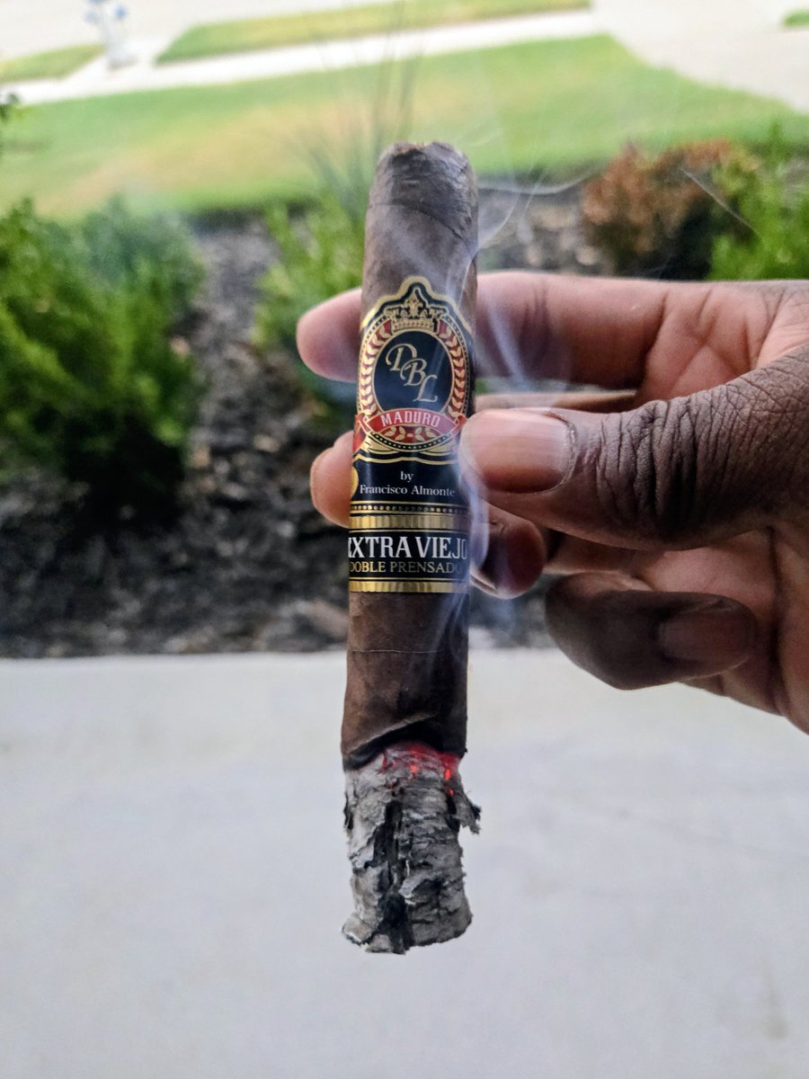 AntMan2270's tweet photo. DBL DOMINICAN BIG LEAGUER Francisco Almonte this was a great smoke #cigars #cigarlife #cigarlovers #cigar #cigarshow https://t.co/IPVenSjQg8