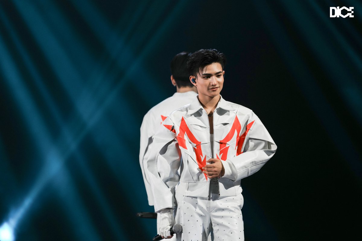 DICE_SONRAY's tweet photo. ดีใจที่ได้ร่วมสร้างความทรงจำดี ๆ ไปกับทุกคนใน DICE THE ENTERTAINER : THE 1st THAILAND FANCON TOUR หาดใหญ่ นะครับ 🤍 (3/5)

#DICETheEntertainer_หาดใหญ่ 
#DICE_SONRAY
#SONRAYMUSIC https://t.co/TMSFlNkMDY