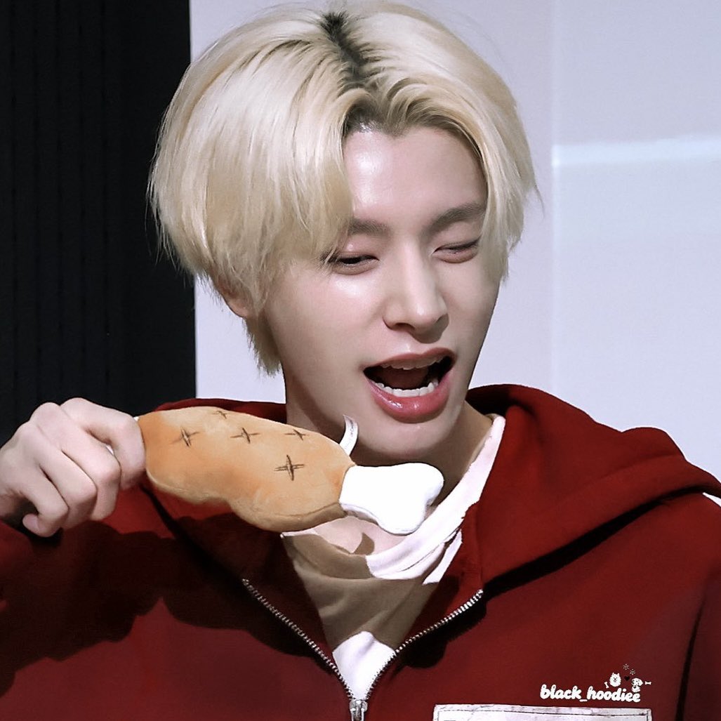 agutrblx's tweet photo. แล้วจะไม่ให้เมมเบอร์บอกว่าน่ารักได้ไง ดูทำตัว ㅠㅠ ฮรุกกกกกก https://t.co/kAKldcThag