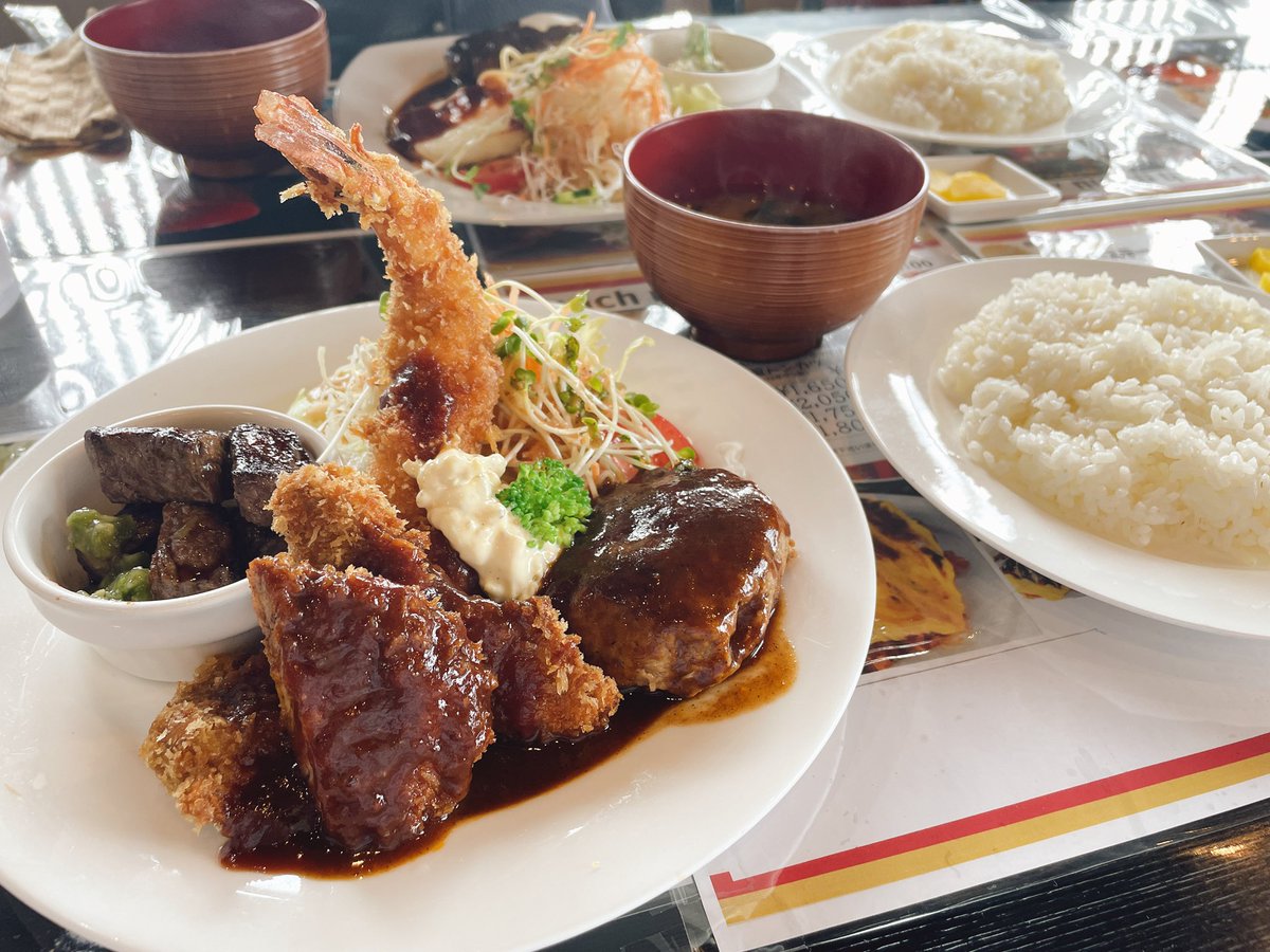 pcpc_yt's tweet photo. 彦根城まわって今回の旅は終わり！
毎日充実してて楽しい時間だった😊

あとランチで寄った洋食屋さんがすごく美味しいし店員さんの接客が本当に素敵だった✨
私も見習わないと！！

旅行中の連投失礼しました🙇‍♂️ https://t.co/OCCwQa2XRN