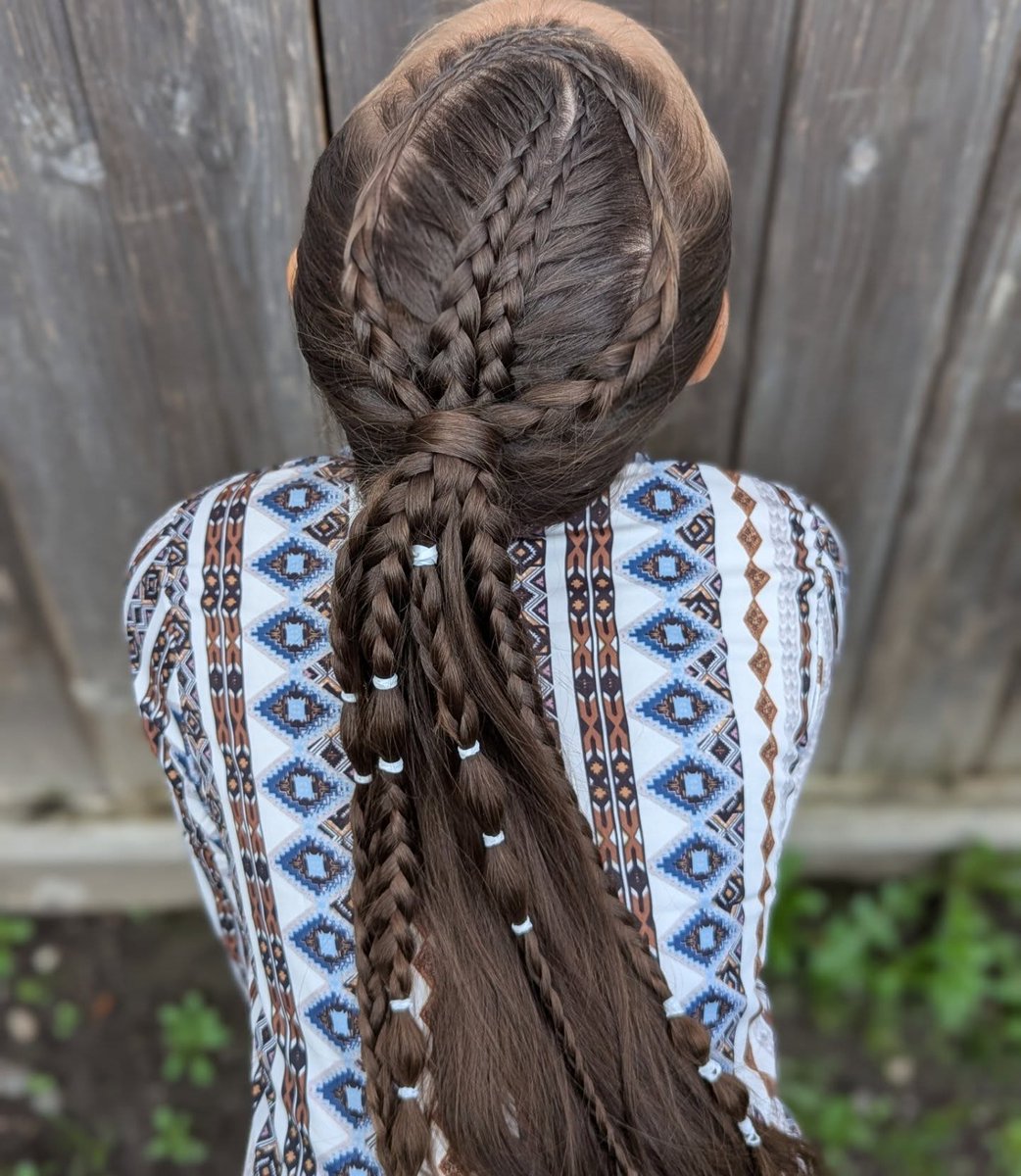 felix_30's tweet photo. Twinning Tuesday with our besties is our favourite hair day. Today’s fun ponytail pairs perfectly with Brittany’s stunning dance bun on Arya. https://t.co/x0XrpW9uun