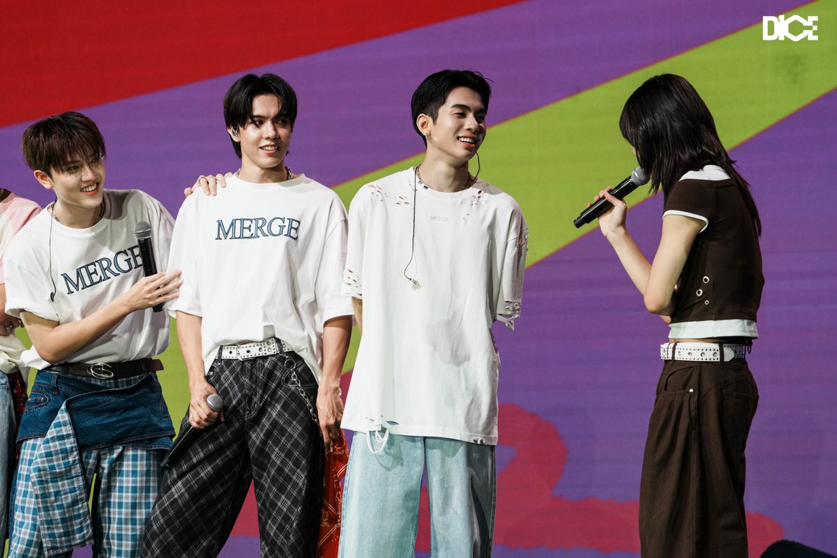 DICE_SONRAY's tweet photo. หาดใหญ่สนุกมาก ๆ คับ! แต่ว่าใครสนุกที่สุด 👀💥 #DICETheEntertainer_หาดใหญ่ (1/3)

#DICE_SONRAY
#SONRAYMUSIC https://t.co/RxrYxfr854