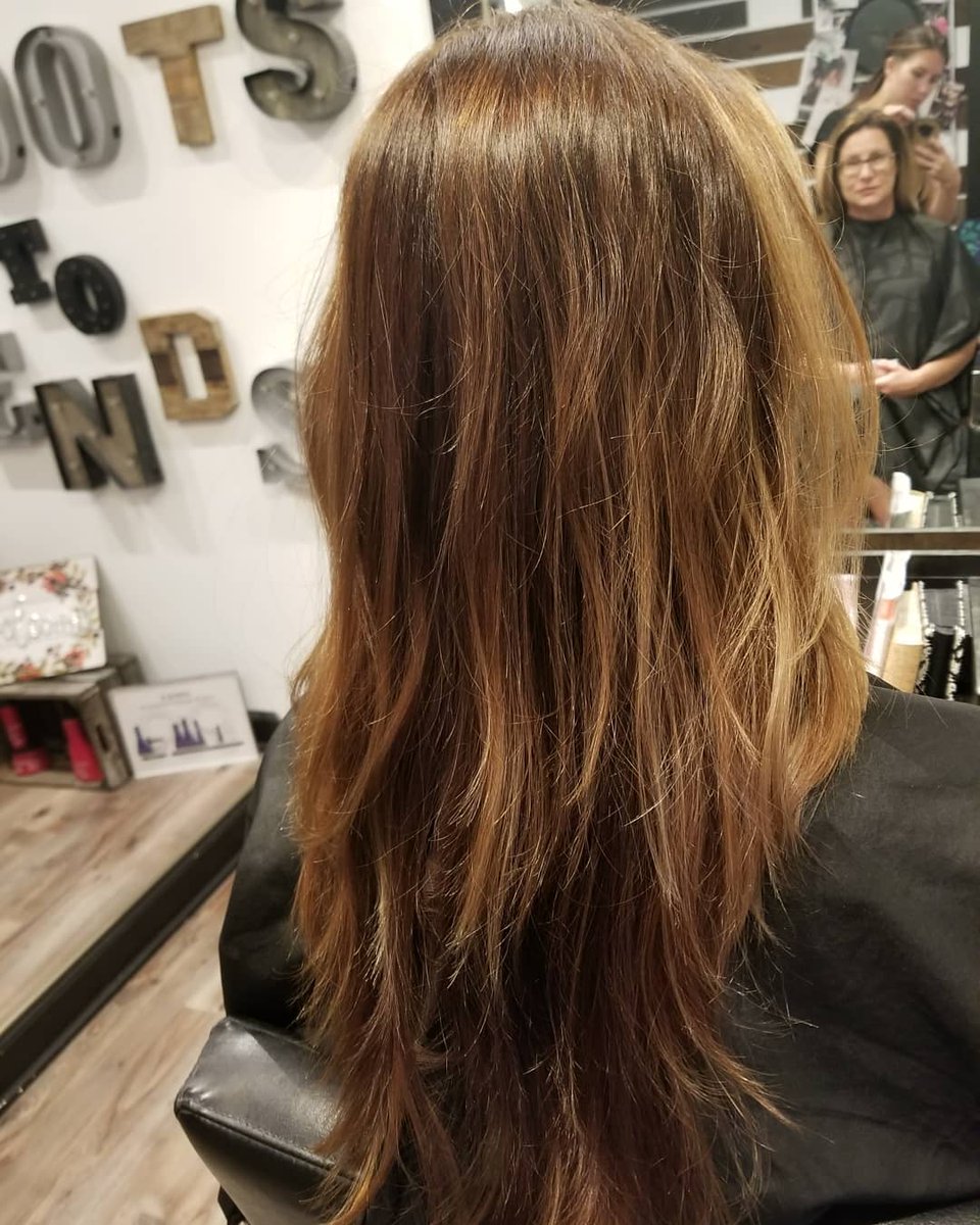 dean35113231's tweet photo. Majirel Glow refreshed her midlengths and ends, neutralizing brass and restoring luminous shine. https://t.co/IPNZErdr3a