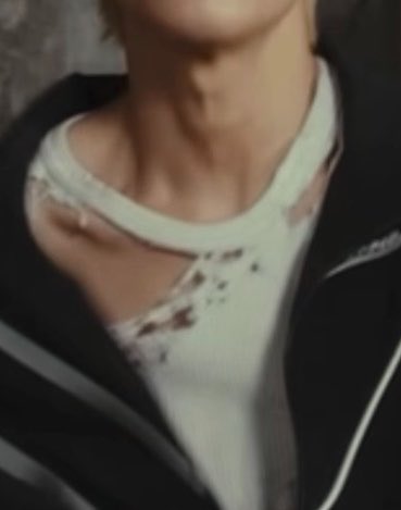 spideykeuddi_'s tweet photo. siempre sostendré que jake tiene un cuello DEMASIADO besable 😋 https://t.co/EYqd00kzj6