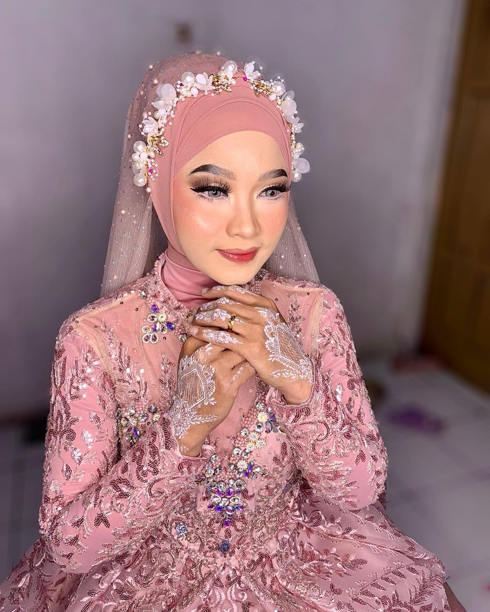oliveirah78's tweet photo. Henna art by @att. tiat_hennaart 
Booking via WhatsApp: 087872894503 
No calls https://t.co/NciEp6h2mL