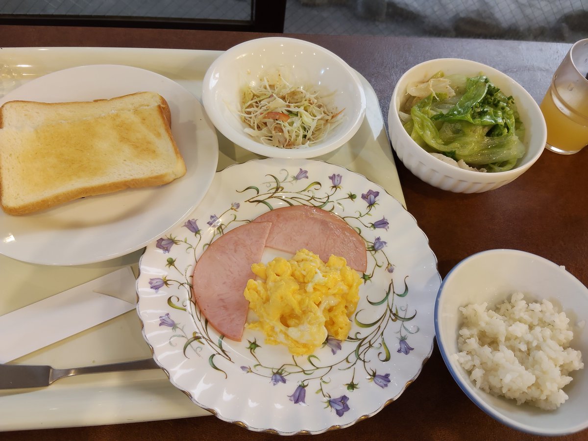 tasshypokego's tweet photo. 朝ごはんから豚しゃぶ激ウマ🥳2750円の宿とは思えない😂 https://t.co/Hj6tOx6aYs