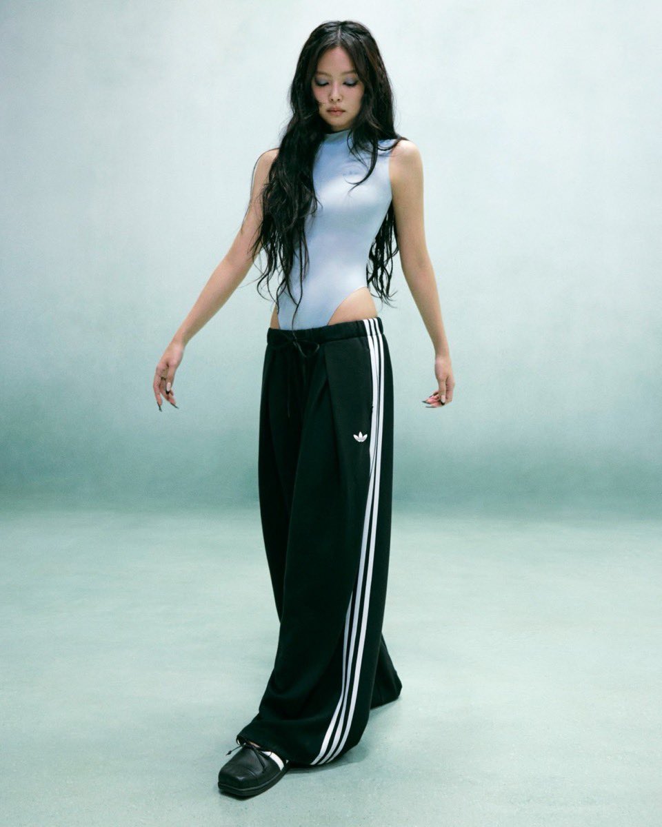 JennieKimData tweet picture