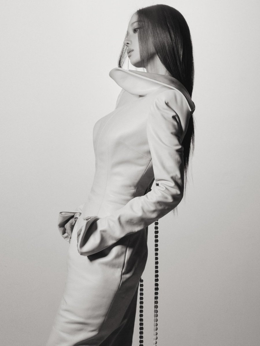 wintehrkim's tweet photo. i love it where everything's black n white https://t.co/MLRubzgbQy