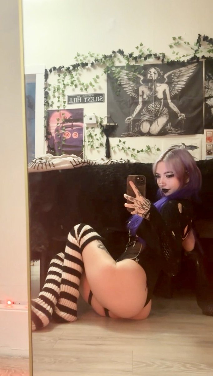 Beetly_6's tweet photo. men over 30 who still want a 19 year old exist. they’re just quiter about it 🤫🤭 https://t.co/D62kMUAVV8