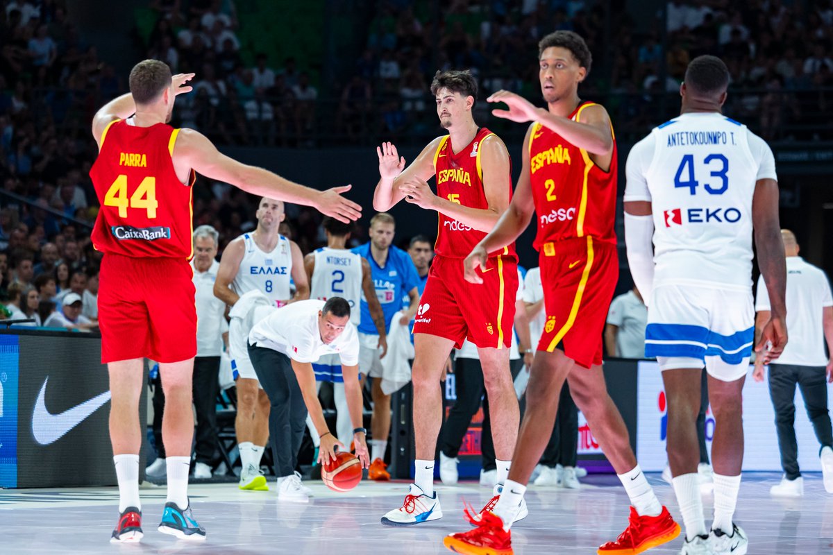 BaloncestoESP's tweet photo. Esto va de 𝐜𝐚𝐞𝐫 𝐲 𝐋𝐄𝐕𝐀𝐍𝐓𝐀𝐑𝐒𝐄 🙌 Y no tengáis dudas de que #LaFamilia lo hará 🫡

Pensando ya en los partidos de la próxima Ventana en Montenegro y ante Grecia‼️

#SomosEquipo https://t.co/b2IO9BNY7T