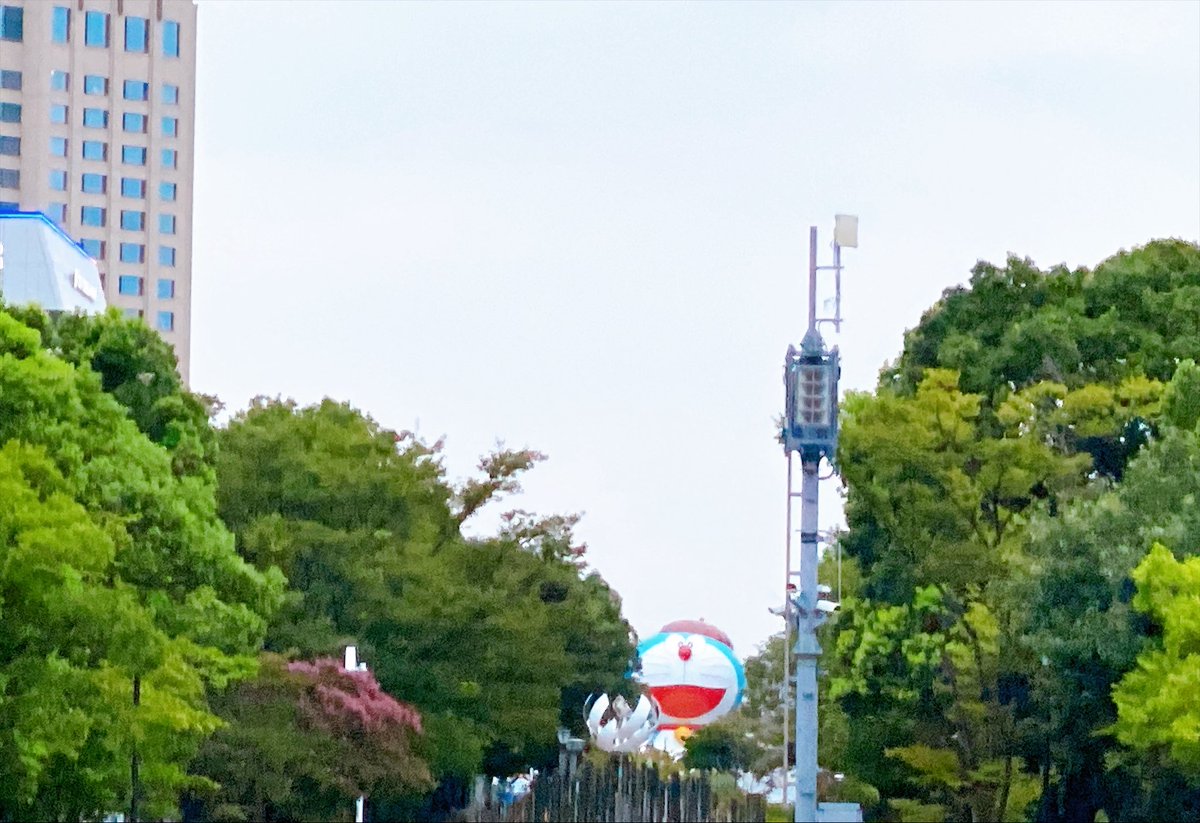 ma___shi1992's tweet photo. ビッグサイトの帰りにふと見たら
ドラえもんいておったまげた😳 https://t.co/C9oVnlIuN9