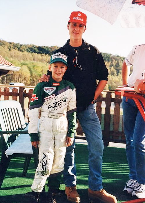 EstagiariodaF1's tweet photo. em homenagem a Michael Schumacher, Sebastian Vettel vai guiar a Ferrari F2002 do heptacampeão no domingo antes da corrida em Monza

Schumi era o ídolo, herói e amigo do Seb https://t.co/ThjwhvxX7H