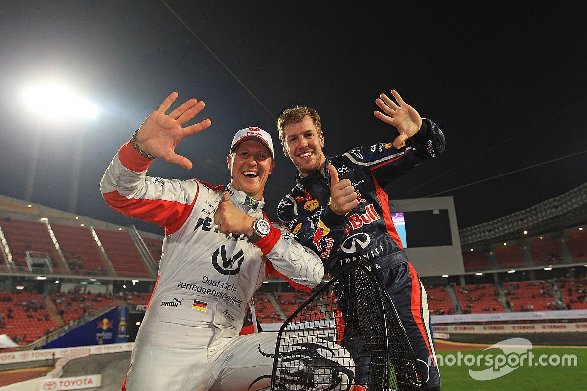 EstagiariodaF1's tweet photo. em homenagem a Michael Schumacher, Sebastian Vettel vai guiar a Ferrari F2002 do heptacampeão no domingo antes da corrida em Monza

Schumi era o ídolo, herói e amigo do Seb https://t.co/ThjwhvxX7H