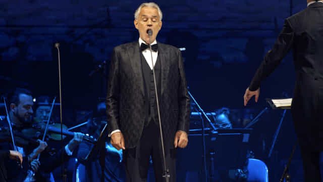 Frances99687883's tweet photo. Il concerto di #Bocelli a Gemona del da 3,1 mln; quello di Cremonini a Gorizia da 800mila €; quelli di Robbie Williams a Trieste e Thirty seconds to Mars a Gorizia da 600mila €. Tutti eventi affidati senza gara a #FvgLive il cui amministratore è #LucaTosolini,socio in affari >> https://t.co/nxXrWUzz4P