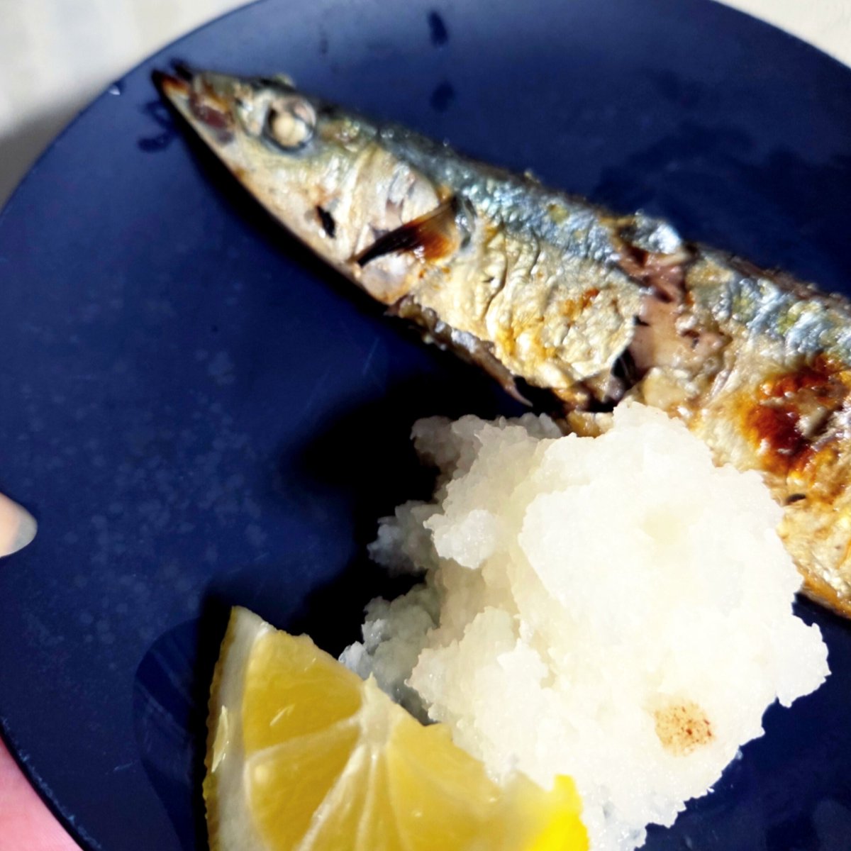 ozcohandpaint's tweet photo. 今夜のおずこ飯🍚
泉銀さんのサンマ(今季2度目)
はんぺんとエノキとチーズのチヂミ風
青椒肉絲風なやつ
モヤシナムル
白ご飯
なめこの赤だし

はんぺんチヂミ風はダイエットにもいいらしいがたけちゃんの生マスタードが合うからか食べ過ぎてしまう🤣
ごちそうさまでした！
#泉銀
#サニースパイス
#浦安 https://t.co/lfcJwSaGW2