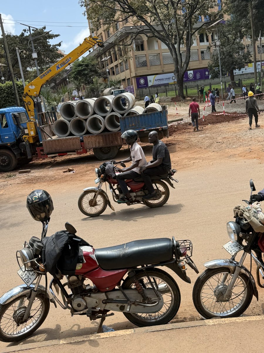 erich_mboowa's tweet photo. Likewise, as I said yesterday, Kampala is a construction site.

These are photos showing the ongoing works along this road that connects from the Norwegian Embassy down to the intersection between CPS Kampala and Constitutional Square, and further down to Mapeera House.

It is very good to see many roads in Kampala getting facelifts, with the main focus on walkways, signalized junctions, drainage systems, among others.

The question that always comes to mind, however, is about the quality of the work being done and its longevity. The City Authority also needs to put more effort into supervising these projects to ensure that they are delivered on time and help ease mobility in the city.

Otherwise, well done. Let’s work on more roads, and let’s not forget to install streetlights.

📸 Photo Credit: @IvanAtuhairwe01