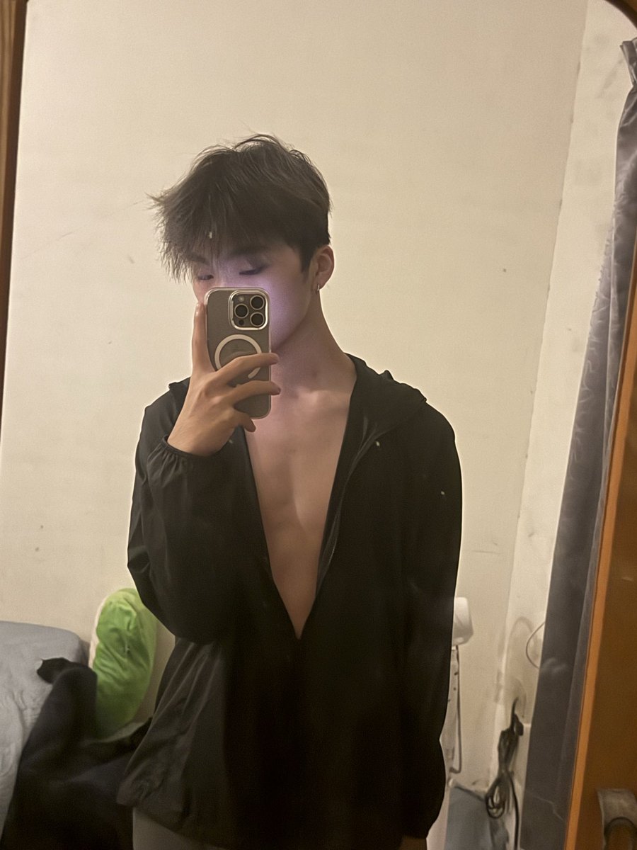 5Zting_'s tweet photo. 要看嗎要看嗎🥵 https://t.co/DBRYZamX30