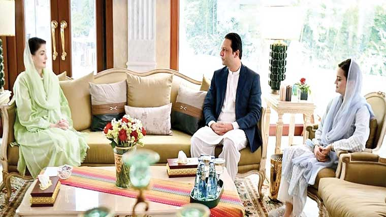 pak_hub_'s tweet photo. Maryam Nawaz orders new traffic measures in Punjab, including dedicated bike lanes on major roads and strict enforcement of zebra crossings, backed by digital camera monitoring.
#Pakistan #MaryamNawaz https://t.co/AWiOGx91vU