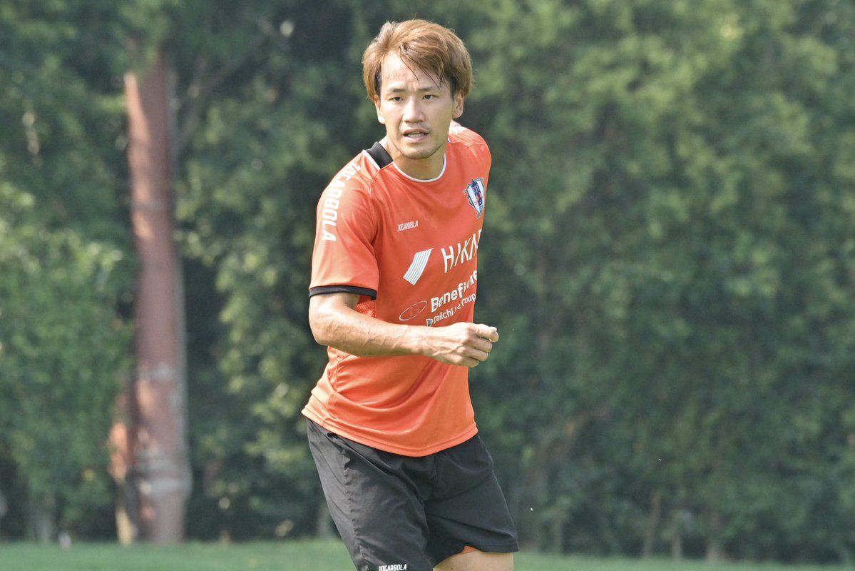 ehime_fc's tweet photo. 📷｜𝗢𝗙𝗙 𝗦𝗛𝗢𝗧
#ehimefc #愛媛FC

夏になると髪色が明るくなる #藤本佳希 選手🌻

今年もヘアカラーが変わりましたので
お知らせいたします📣

藤本選手にもついに夏が来ました💪✨ https://t.co/B1MBZxf5TL