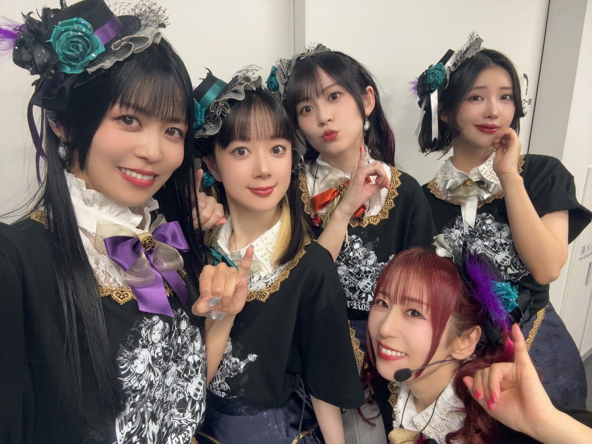 aibaaiai's tweet photo. デイリー1位ありがとうございます✨
一曲一曲に、みんなそれぞれの思い出があると思います！
私にとっても、どの曲にも大切な記憶がたくさん詰まっています🌹
これからもたくさん聴いてください😊
#バンドリ #Roselia
#Roselia10周年記念Album https://t.co/bZzYirgZap