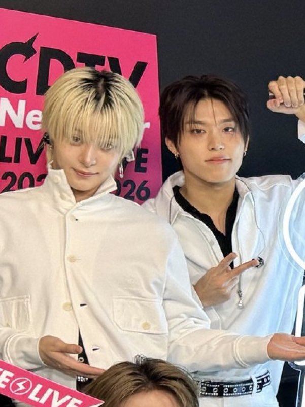 vvefellinluvin7's tweet photo. 박박즈 제발저요 https://t.co/7phdKQvXYX