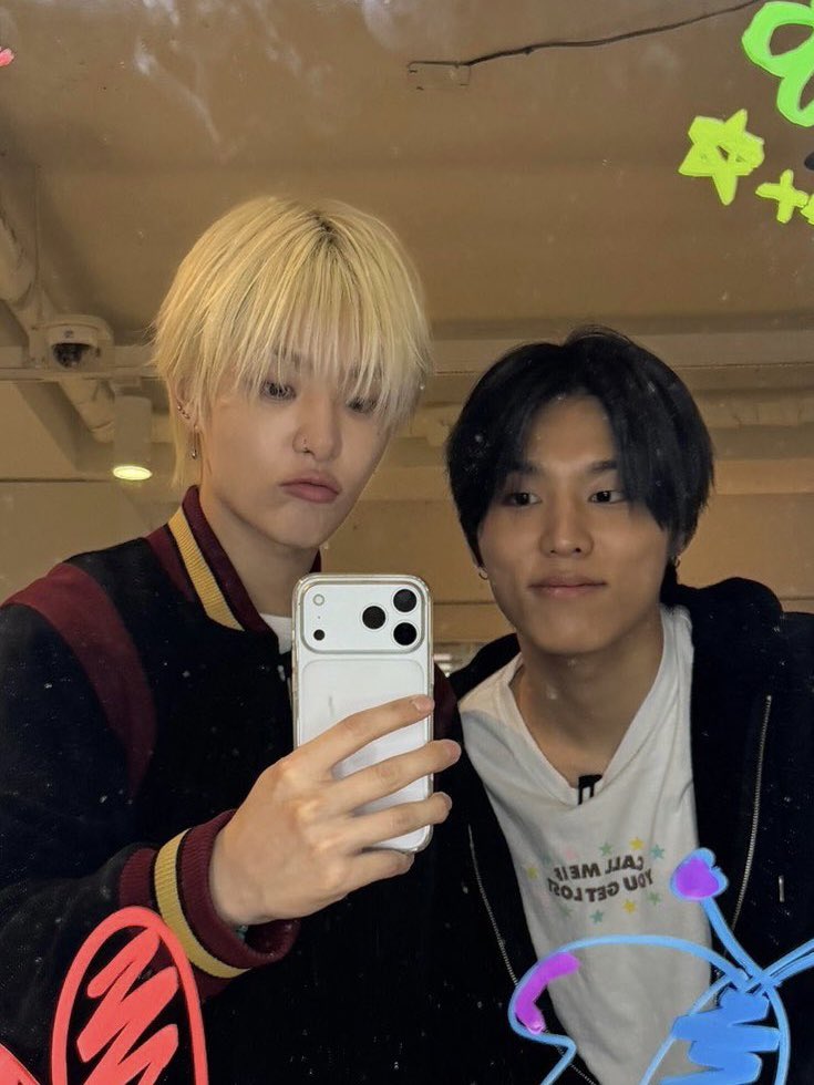 vvefellinluvin7's tweet photo. 박박즈 제발저요 https://t.co/7phdKQvXYX