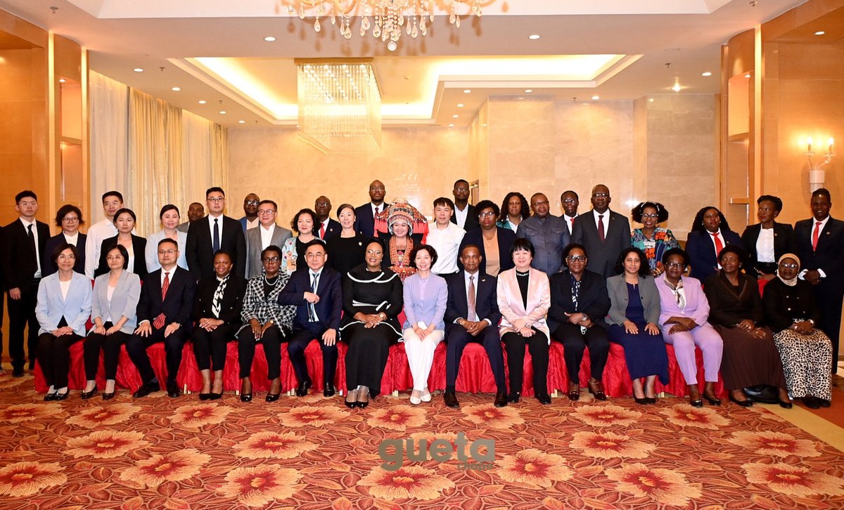 Guetachapo's tweet photo. Recebemos  a Delegação da Federação das Mulheres da Província de Hunan.

Esta parceria ganha vida através dos projectos Novas Fazendas para Mães Africanas, Crianças de Mãos Dadas e Cantar Moçambique, promovendo a agricultura, o empoderamento das mulheres, o bem-estar das crianças https://t.co/tpunK63phU