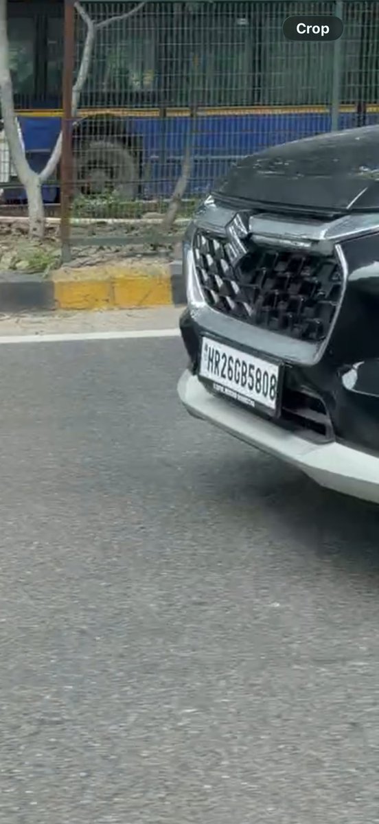 tyrathofficial's tweet photo. @dtptraffic 
Bina Number Plate ke Ringroad par chal rahi h car. 
Ye virus ab delhi me b aa gaya hai. Ye criminal Mindset ke log kab tak apni badmashi ka show-off karte rahenge. 
Inke upar koi karyawahi kyu nahi hoti.

@gurgaonpolice @TrafficGGM @TheGurugramNews Ye Car Ggn ki hai https://t.co/m4VQPFrdgW