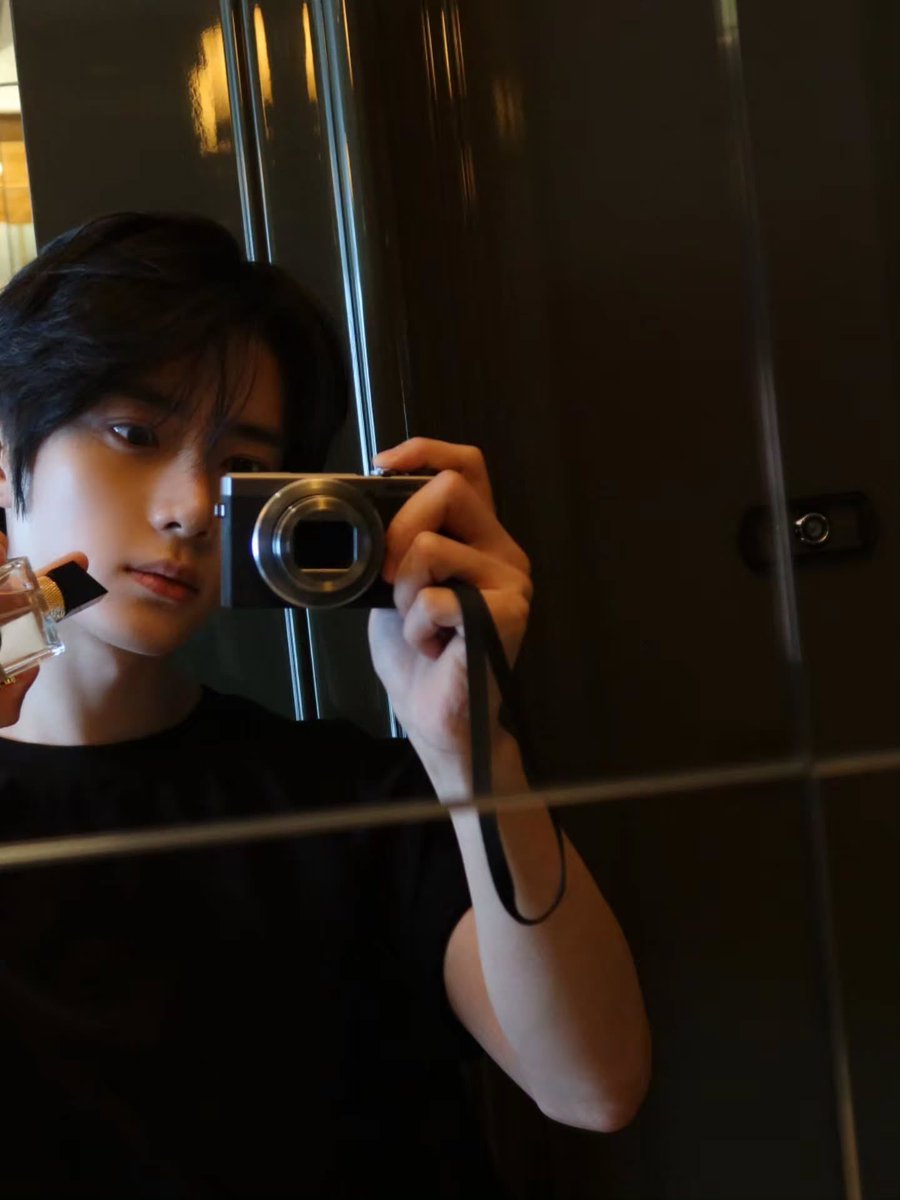 beomgyuhourly's tweet photo. BEOMGYU INSTAGRAM UPDATE WITH YSL BEAUTY 

#범규 #BEOMGYU #ボムギュ https://t.co/aPy8qH06J1