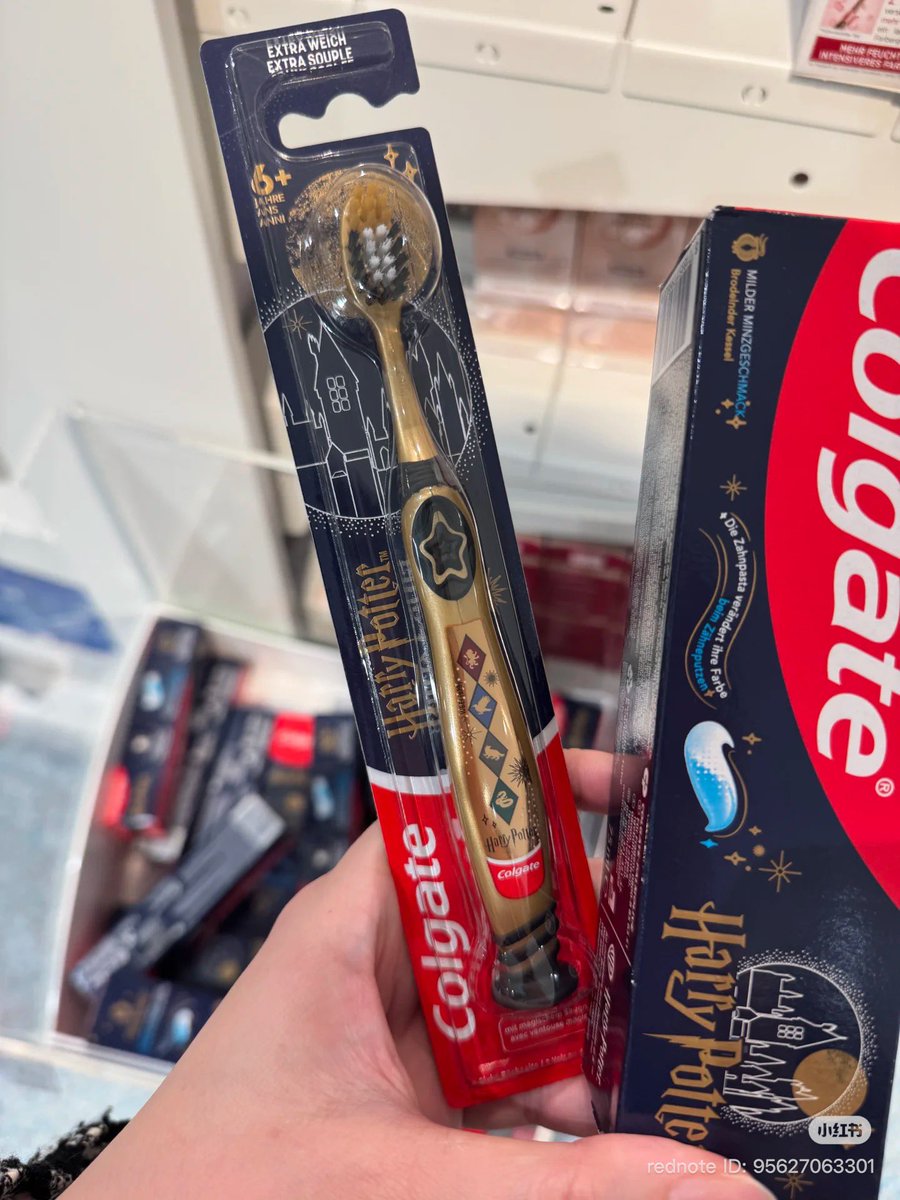 namuggie's tweet photo. GUYS, HARRY POTTER X COLGATE UDAH MASUK WATSONS 😭✨ WATSONS INDO WHEN YAAA https://t.co/ob9w4NrgAh