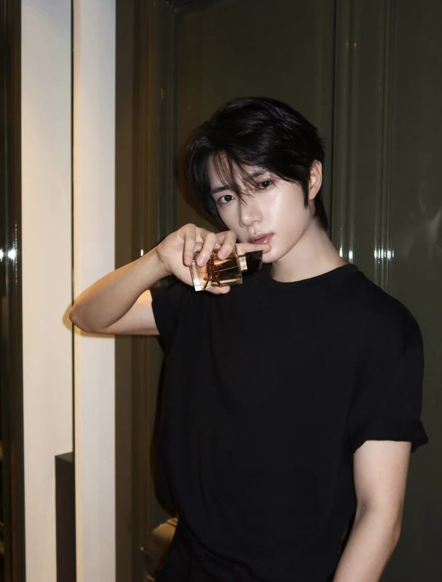 sh_ssso's tweet photo. 밤스타 올랑왔다아아아!!!
입생뷰티 범규🖤 
#범규 #beomgyu #yslbeauty https://t.co/PpoU1HJN21