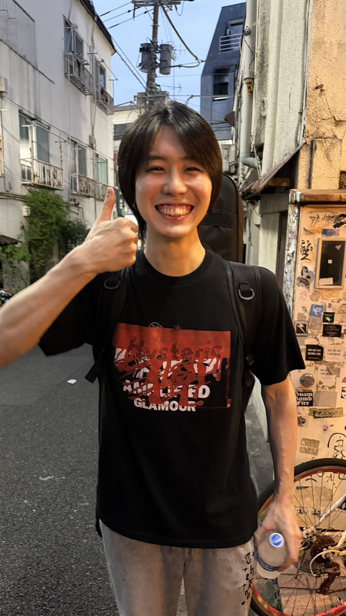 tamiyan1978's tweet photo. りゅーじんが会いに来たと思たら

「見放題20周年で
　　　ギャルと対バンしたい！」と

コイツぁダメだ。 https://t.co/UXgoA0oSDx
